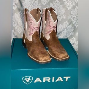 Kids- Girls Ariats  size 2